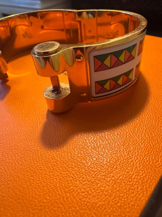 Hermes Hinged Geometric Enamel Bangle - Picture 8 of 11